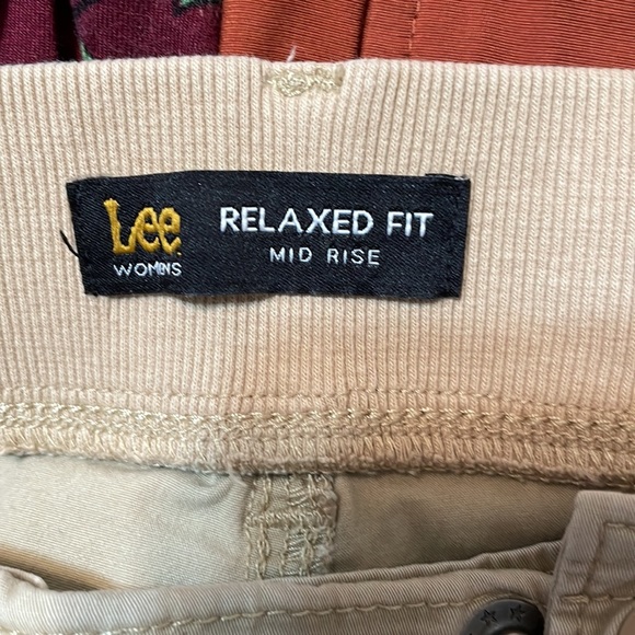 Women’s Lees Size 18 Tan Capris Slacks - Picture 6 of 7